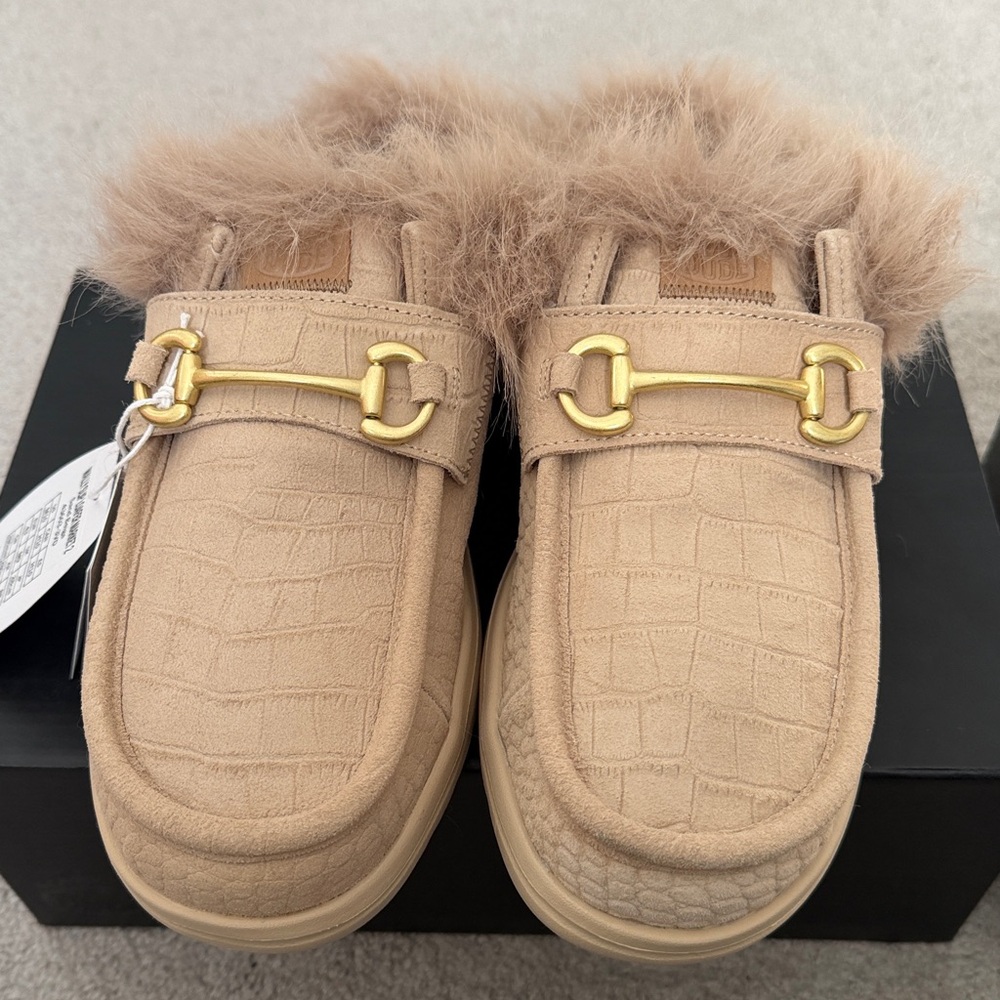 Brand New NIB Market x Hey Dude Wally in sand beige mens size 10